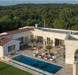  4 Bedroom Villa with Infinity Pool near Rovinj, Istria, Sleeps 8
